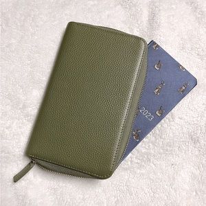 Moterm Zippered Leather Cover for Weeks - Pebbled Olive